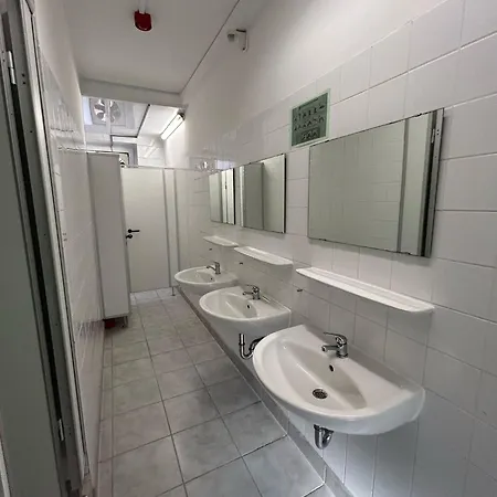 Szálloda 2-rent Group Rooms&apartments Gkp2 *