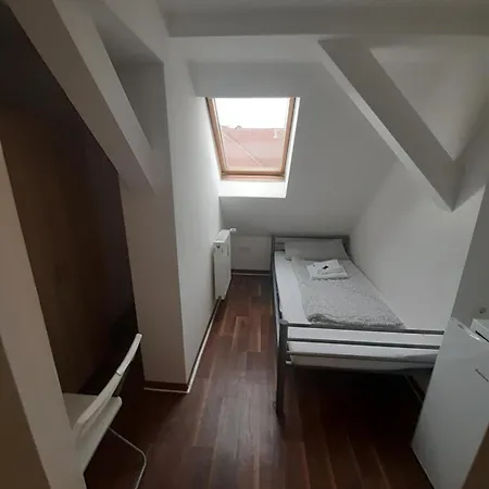 Hotel Budget Downtown & Gkp 2