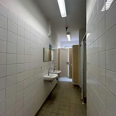 2-rent Group Rooms&apartments Gkp2 Hostel