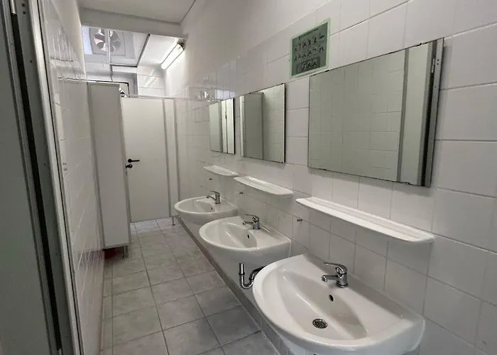 מלון 2-rent Group Rooms&apartments Gkp2 *