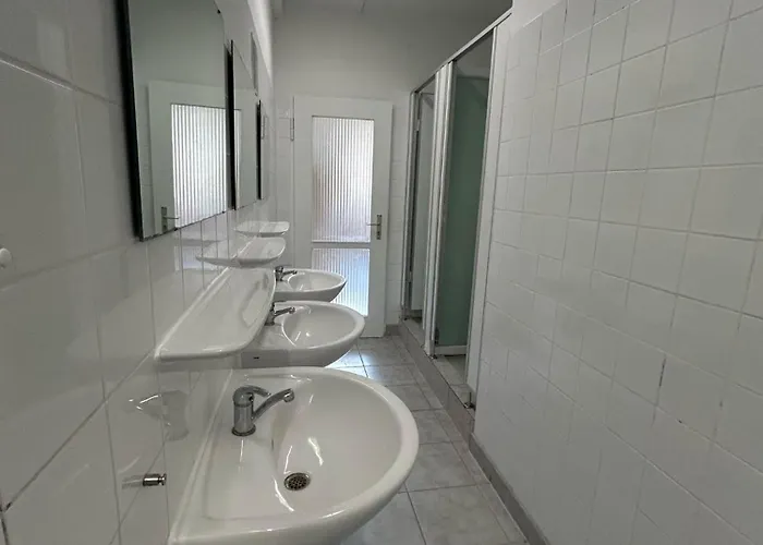 2-rent Group Rooms&apartments Gkp2 Hotel *