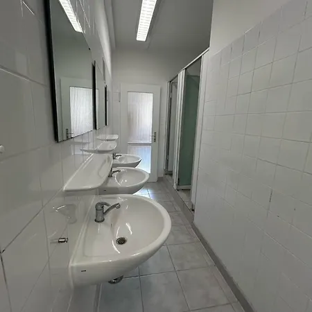 2-rent Group Rooms&apartments Gkp2 Vandrerhjem *